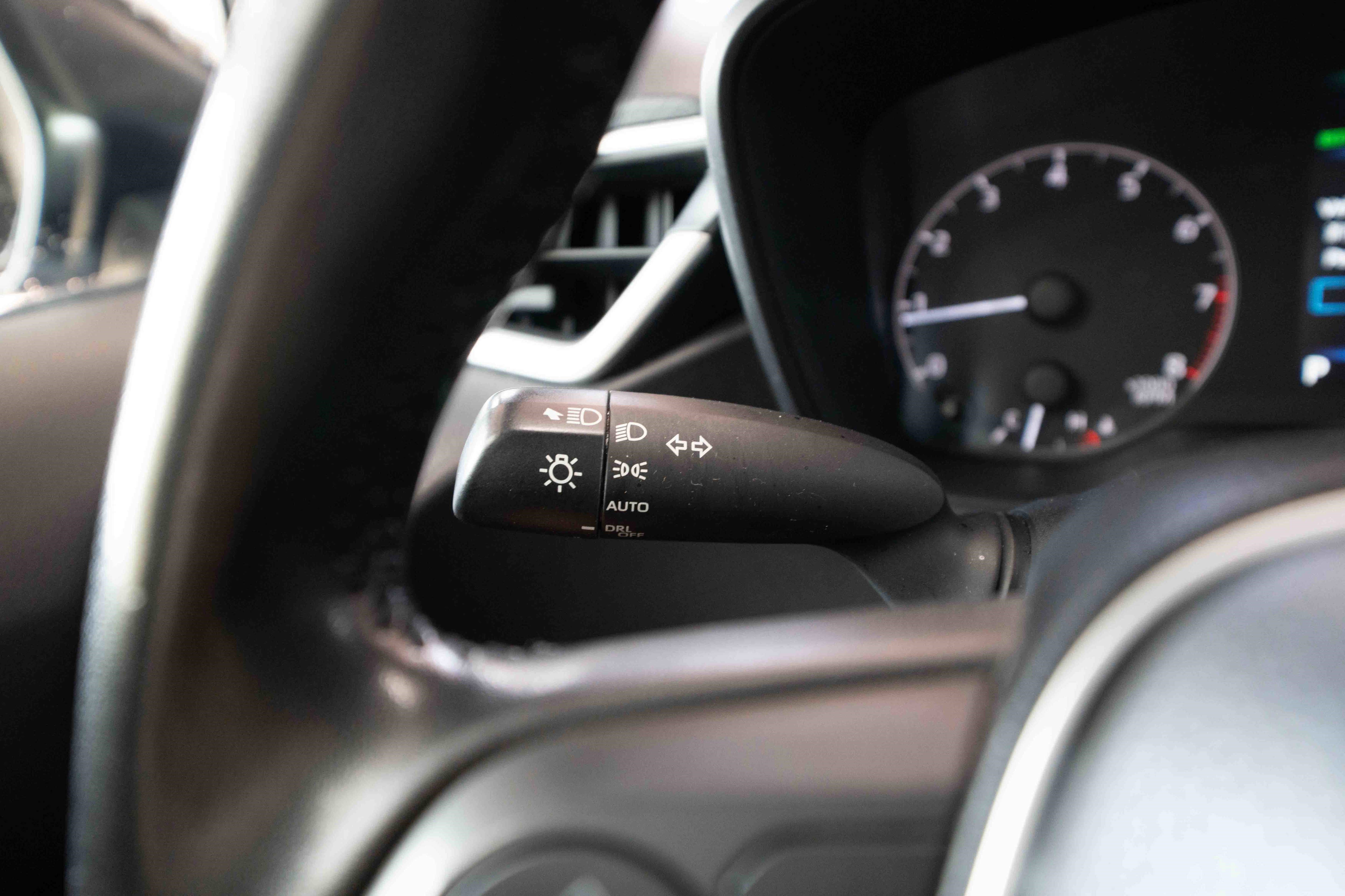 Used 2024 Toyota Corolla SE w/ SE Premium Package image 13