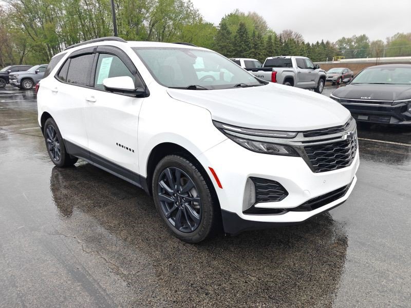 Certified 2022 Chevrolet Equinox RS w/ Infotainment Package AWD/4WD image 3
