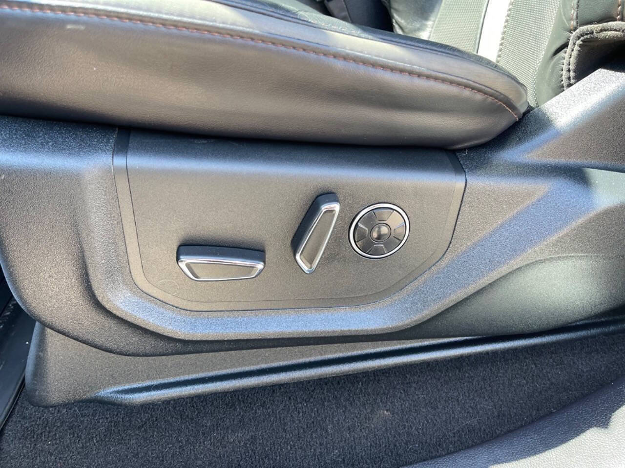 Used 2019 Ford F350 Platinum w/ Platinum Ultimate Package AWD/4WD image 33