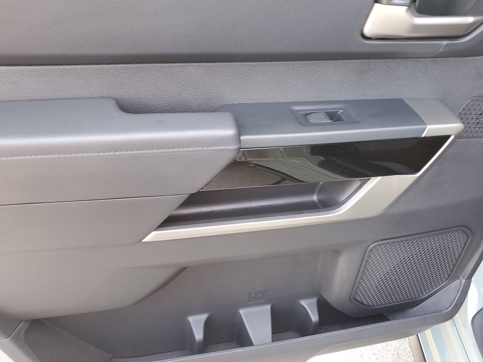 Certified 2025 Toyota Tundra Limited AWD/4WD image 15