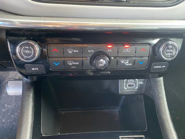 Used 2023 Jeep Compass Limited image 22