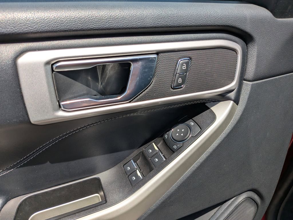Used 2021 Ford Explorer XLT w/ Equipment Group 202A image 18