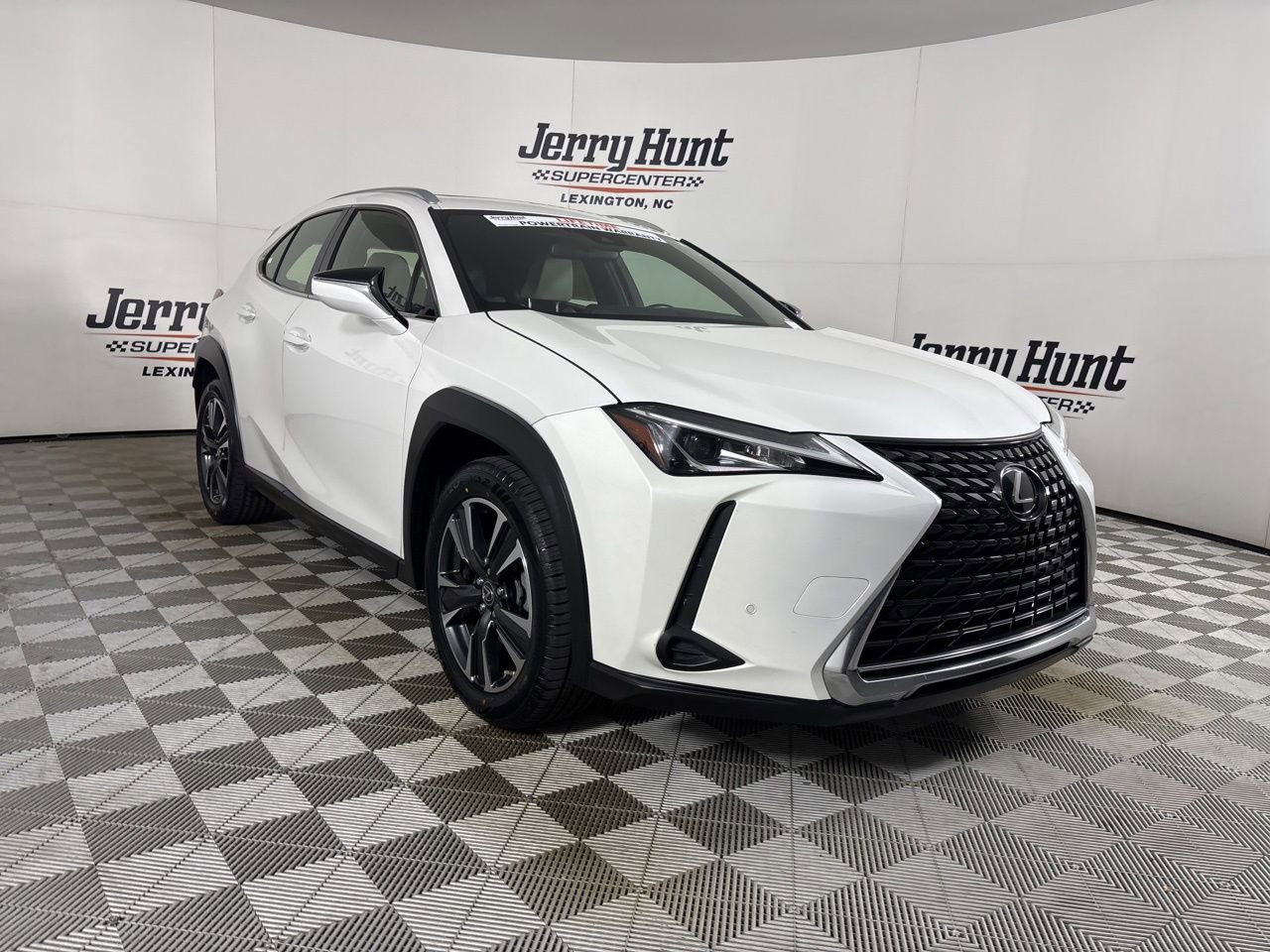 Used 2022 Lexus UX 200 w/ Accessory Package (Z1) image 4