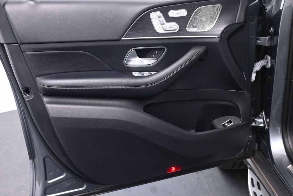 Used 2023 Mercedes-Benz GLS 580 4MATIC image 9
