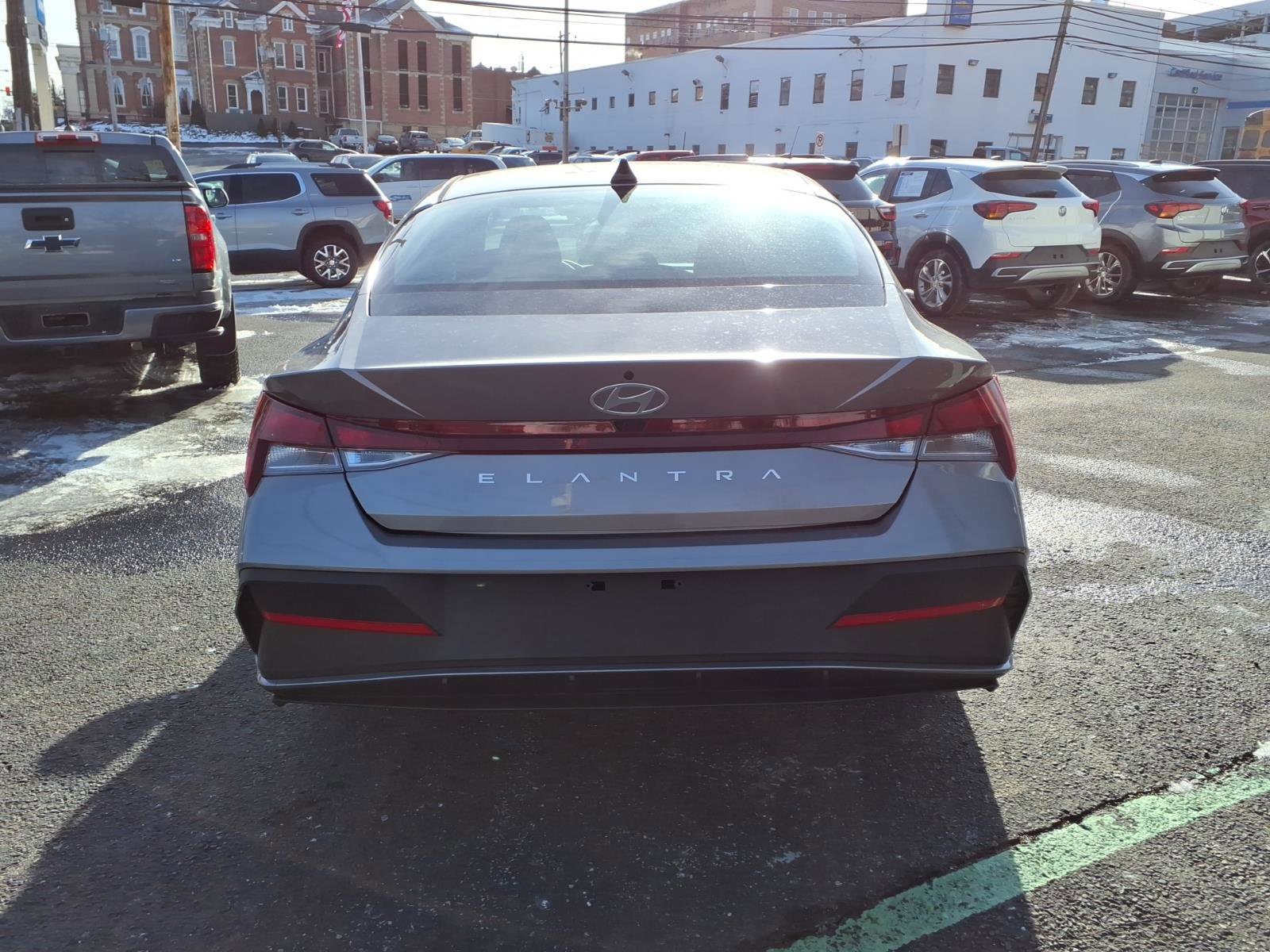 Used 2024 Hyundai Elantra SEL image 6