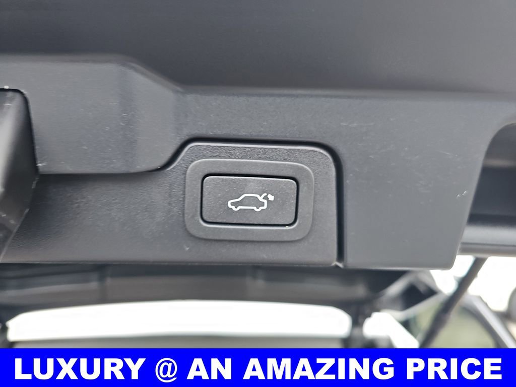 Used 2019 Land Rover Range Rover Evoque SE Premium image 13