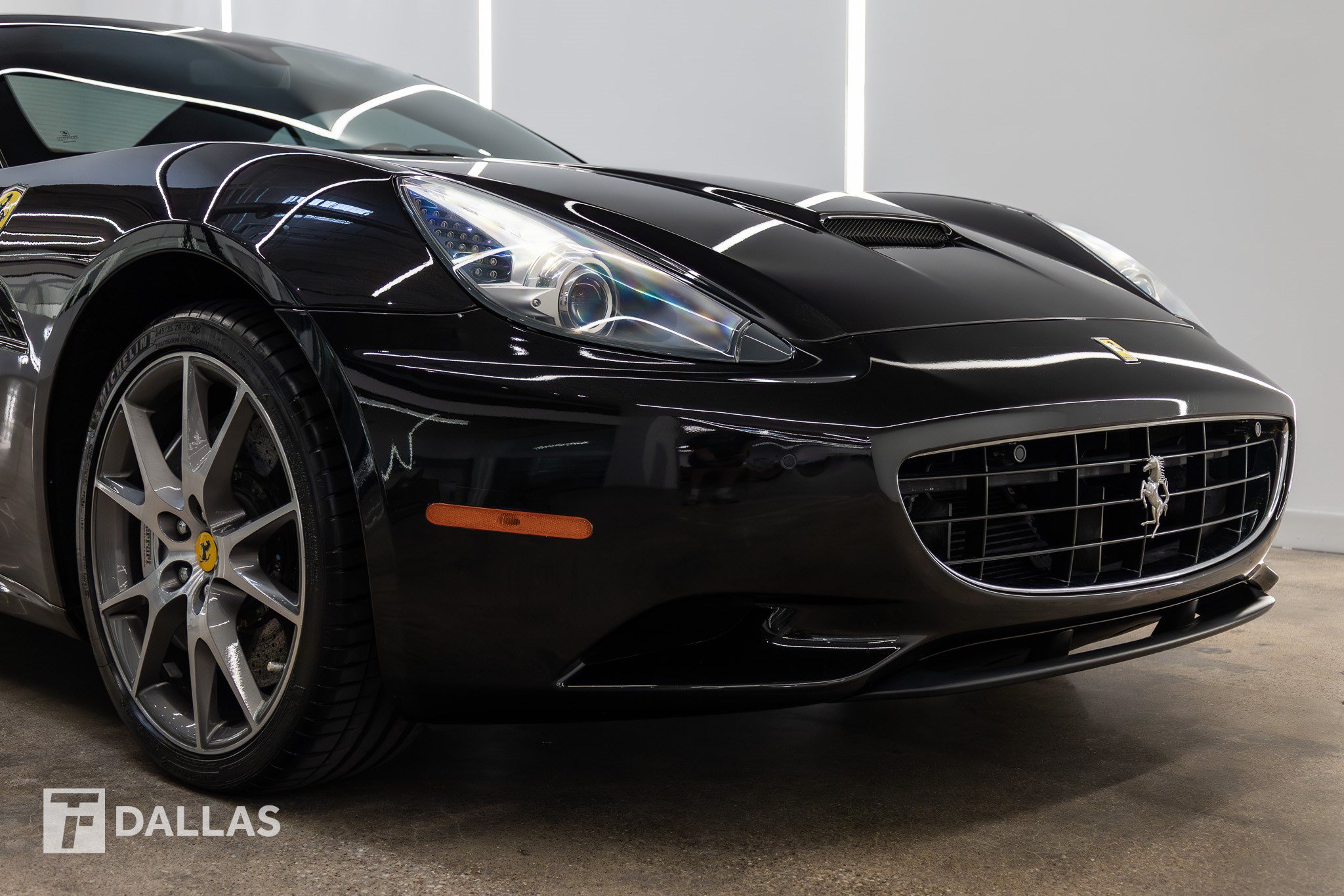 Used 2011 Ferrari California RWD image 19