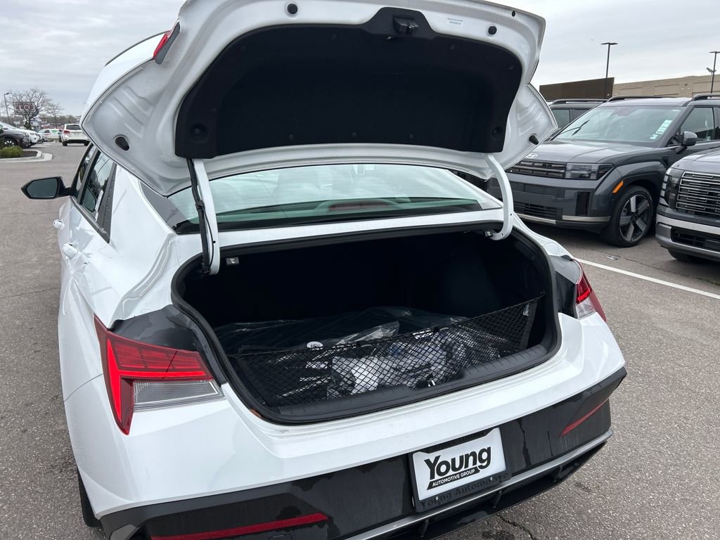 Used 2025 Hyundai Elantra SEL image 20