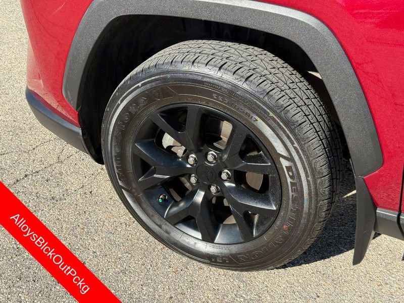 Used 2024 Toyota RAV4 LE image 10