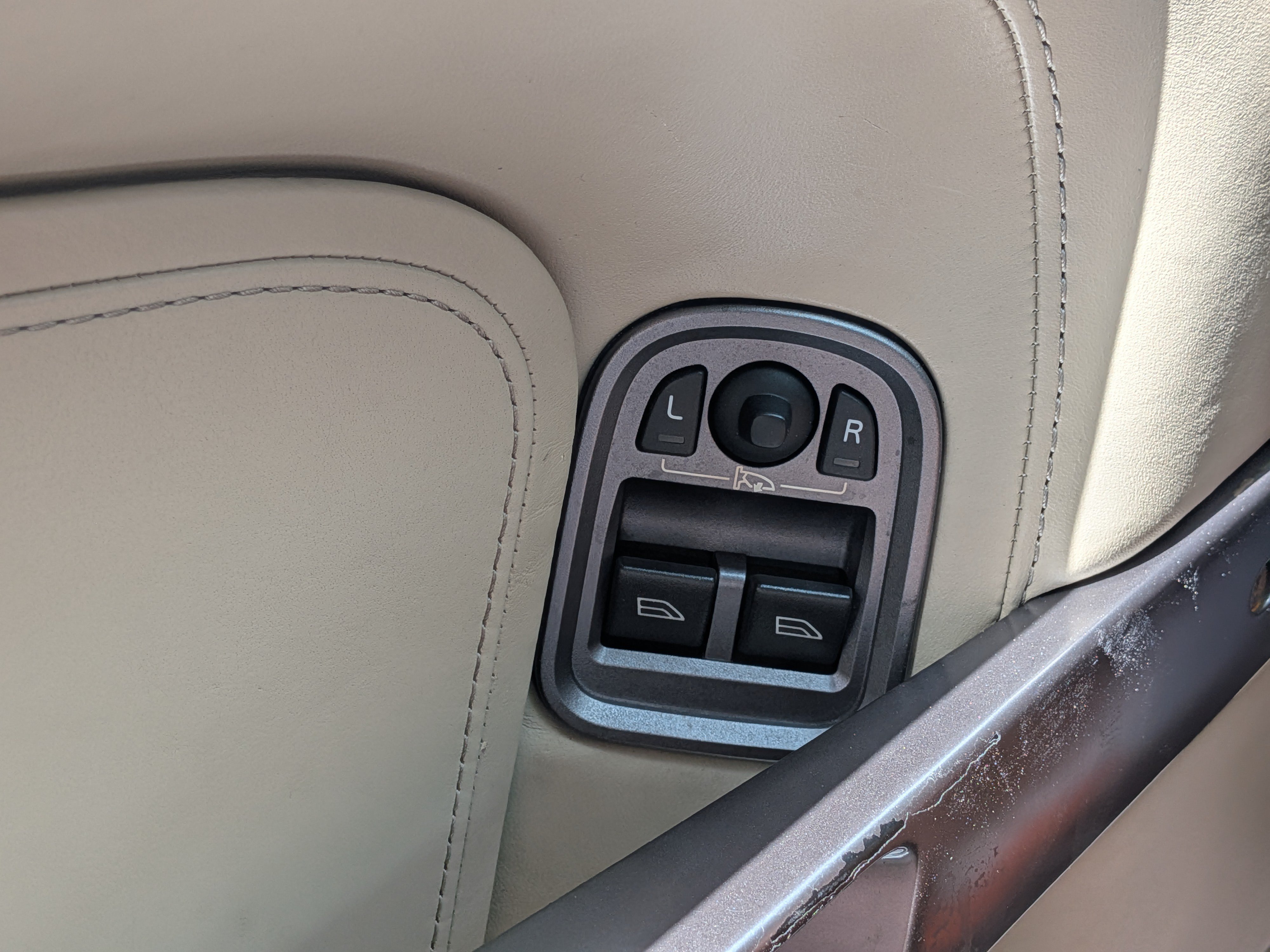 Used 2005 Aston Martin DB9 Coupe RWD image 20