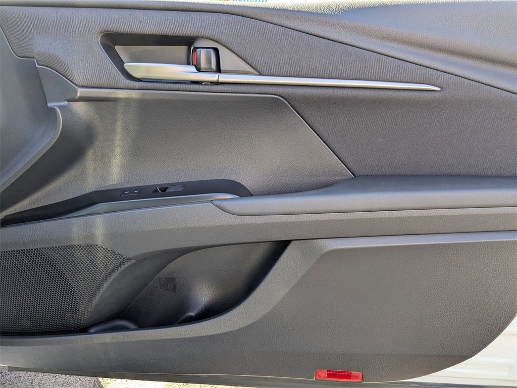 Used 2025 Toyota Camry SE image 32