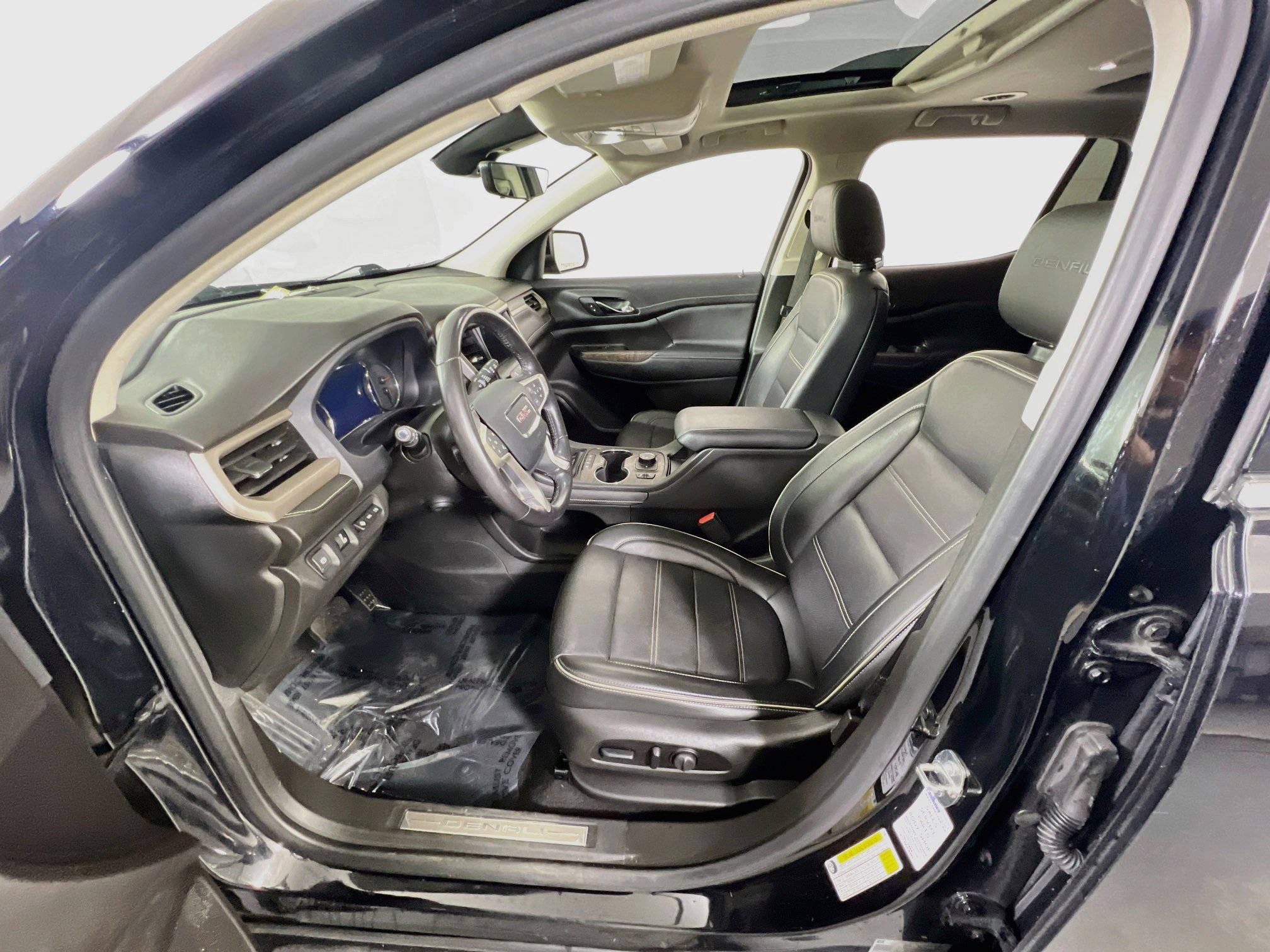 Used 2021 GMC Acadia Denali w/ Denali Ultimate Package AWD/4WD image 21