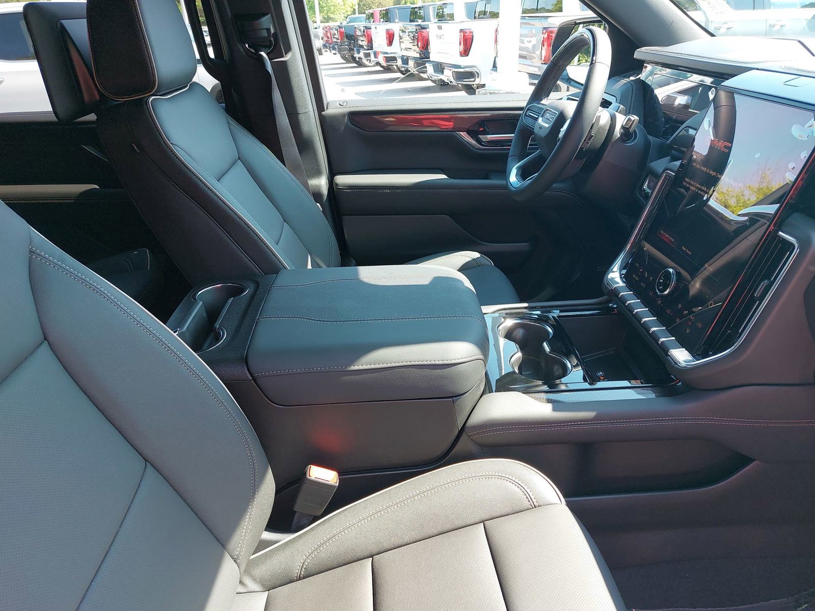 New 2026 GMC Yukon XL Elevation w/ Elevation Premium Package AWD/4WD image 10