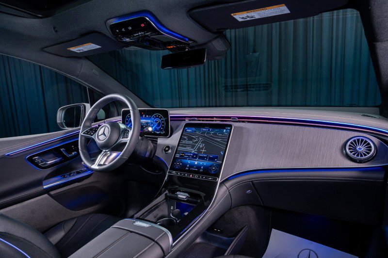 New 2026 Mercedes-Benz EQE 320 4MATIC SUV image 4