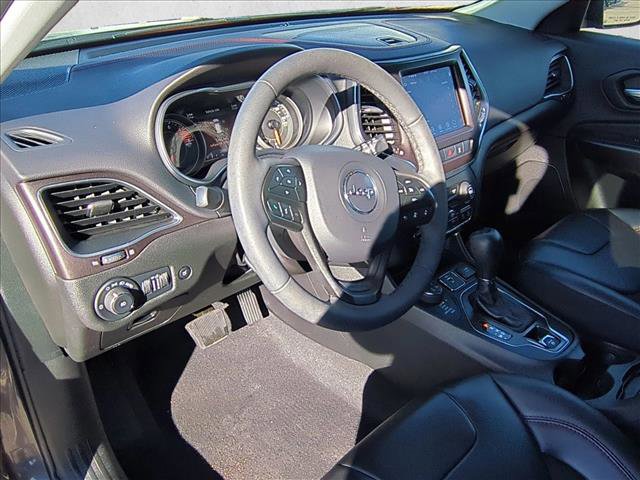 Used 2022 Jeep Cherokee Trailhawk w/ Technology Group B image 10
