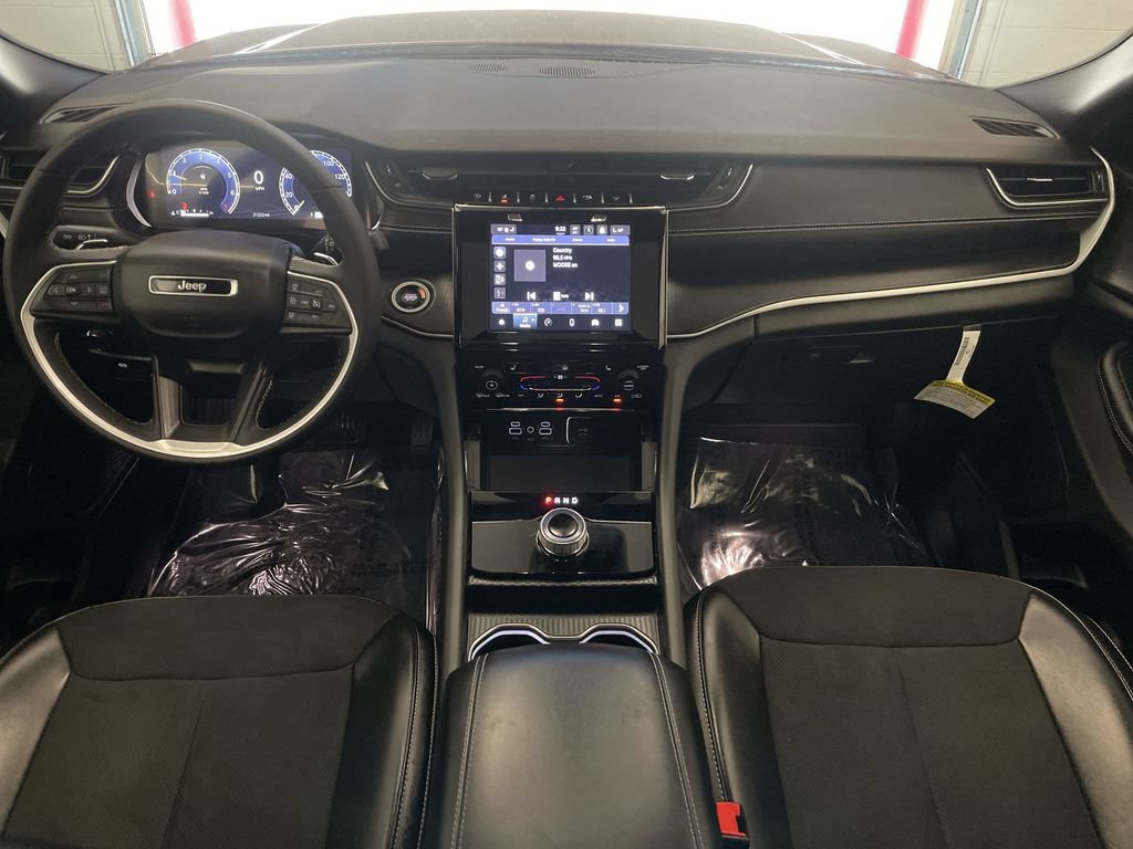 Used 2024 Jeep Grand Cherokee L Altitude AWD/4WD image 14