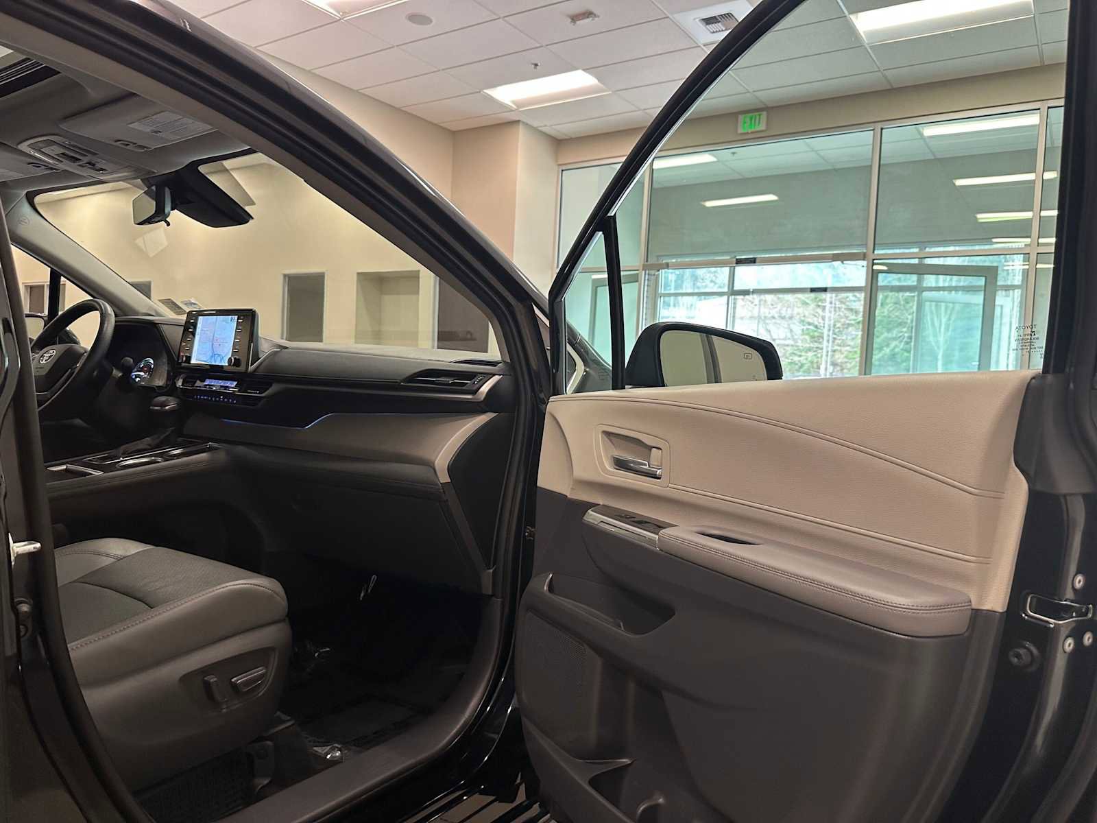 Certified 2021 Toyota Sienna Limited image 29