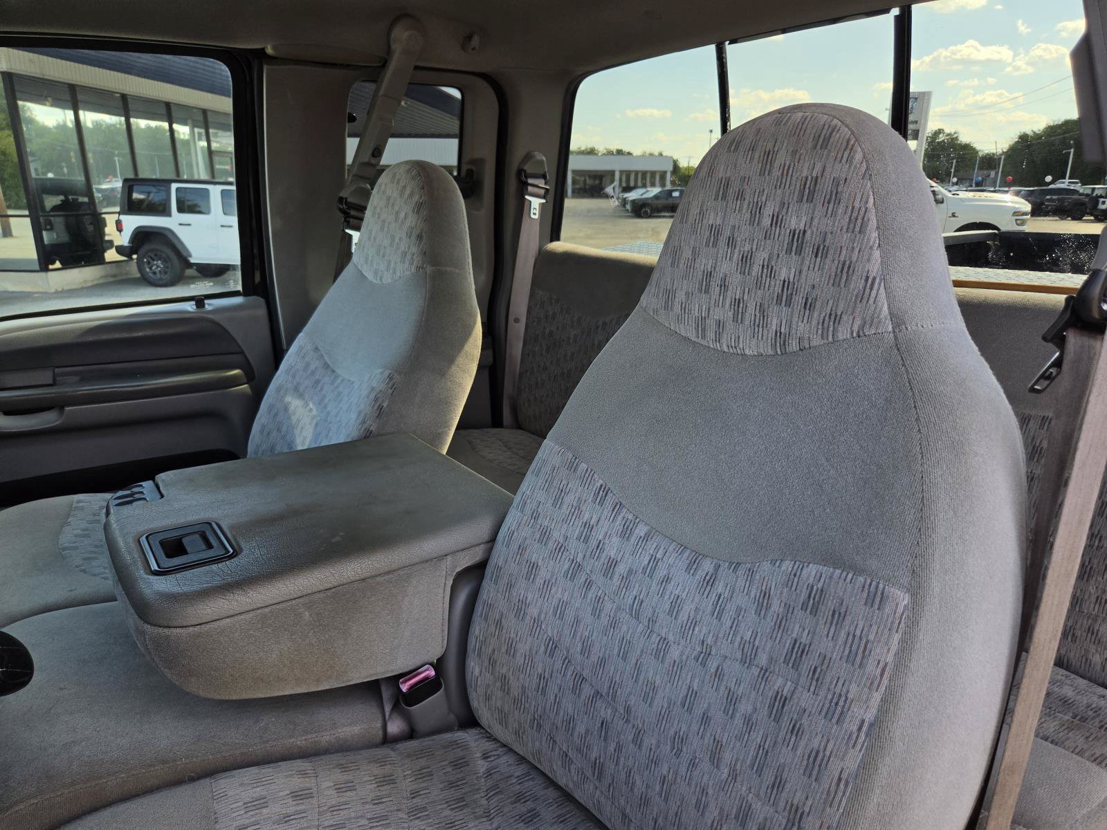 Used 2000 Ford F350 Lariat RWD image 11