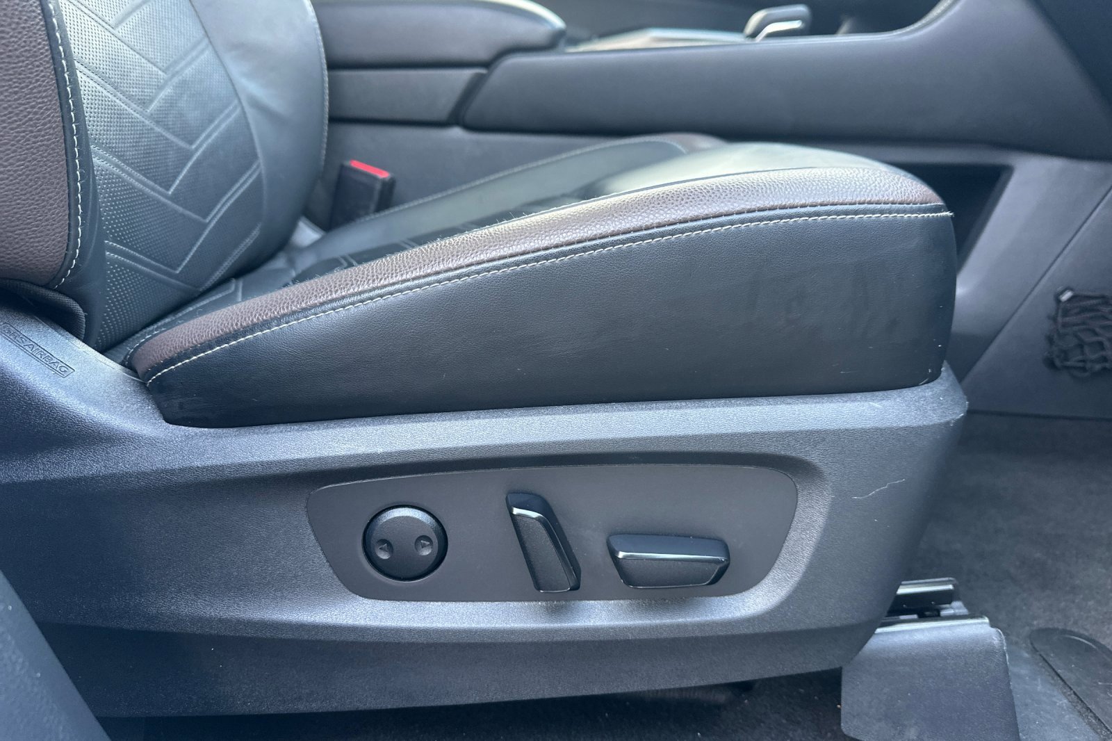 Used 2023 Nissan Pathfinder Platinum image 25