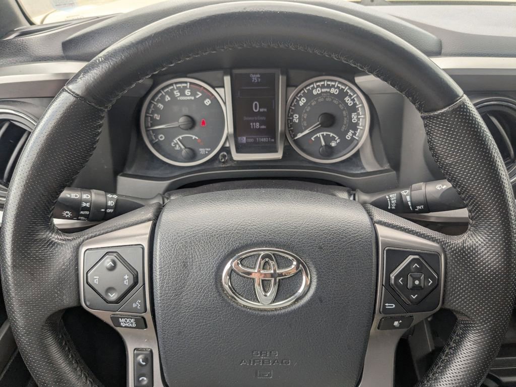 Used 2016 Toyota Tacoma Limited w/ Towing Package image 29