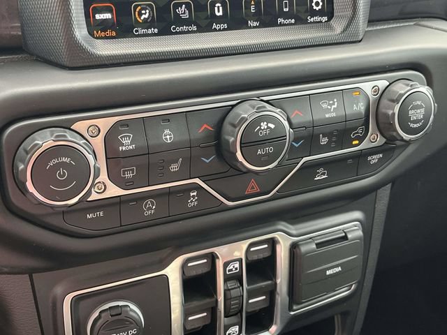 Used 2022 Jeep Wrangler Unlimited Sahara AWD/4WD image 31