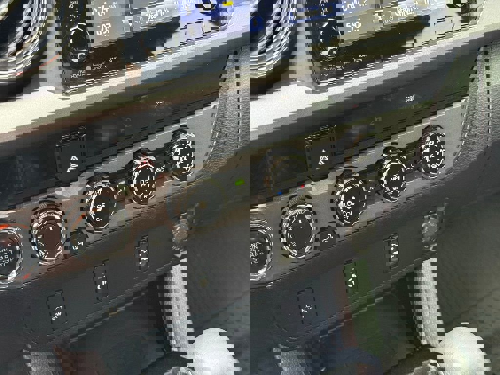 Used 2017 Toyota Tacoma TRD Off-Road w/ Tow Package (A/T) image 33