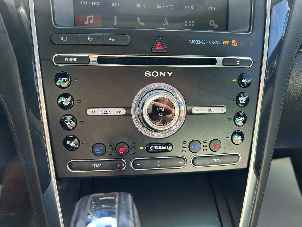 Used 2017 Ford Explorer Platinum image 24