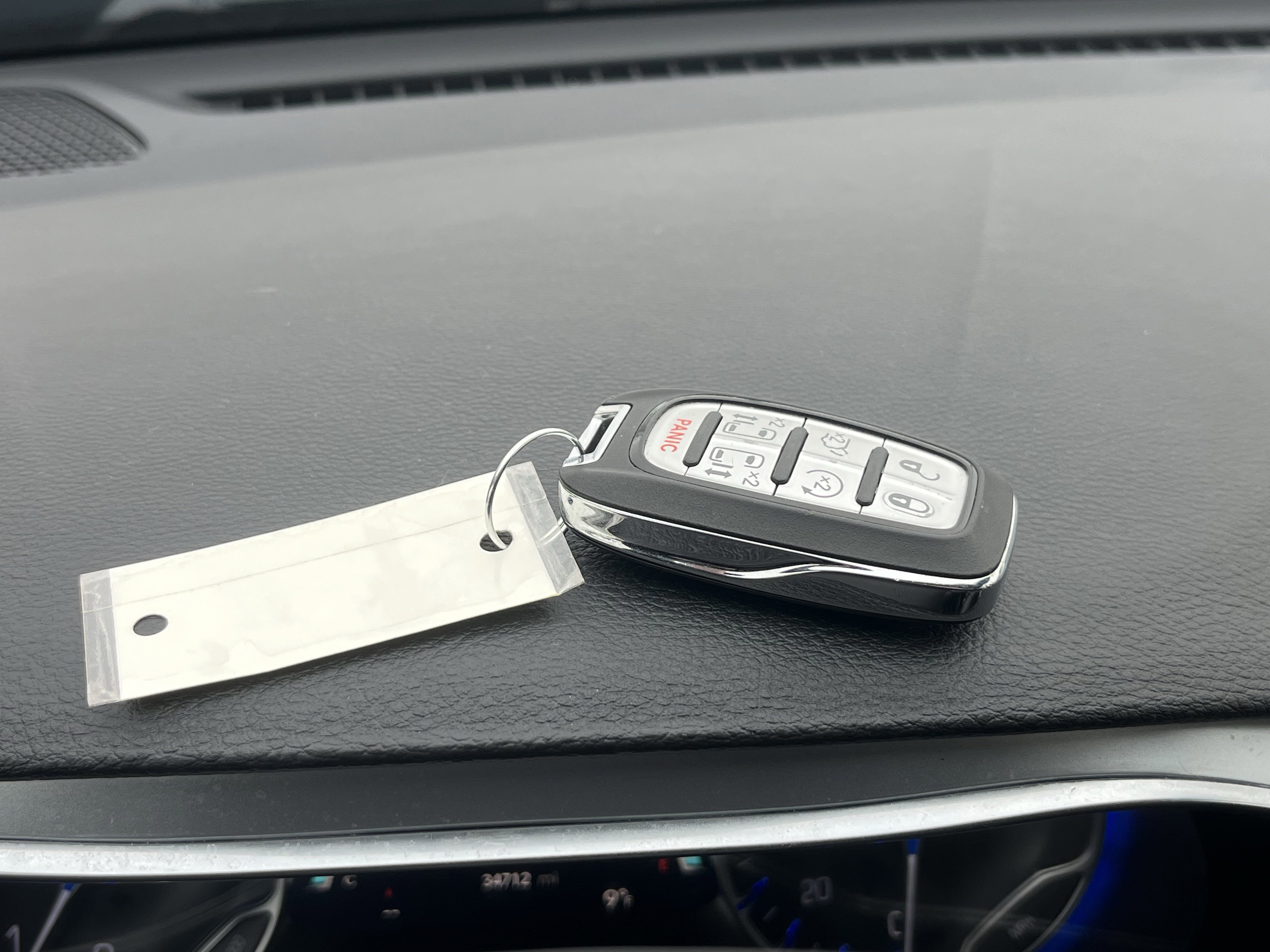 Used 2025 Chrysler Pacifica Limited image 32