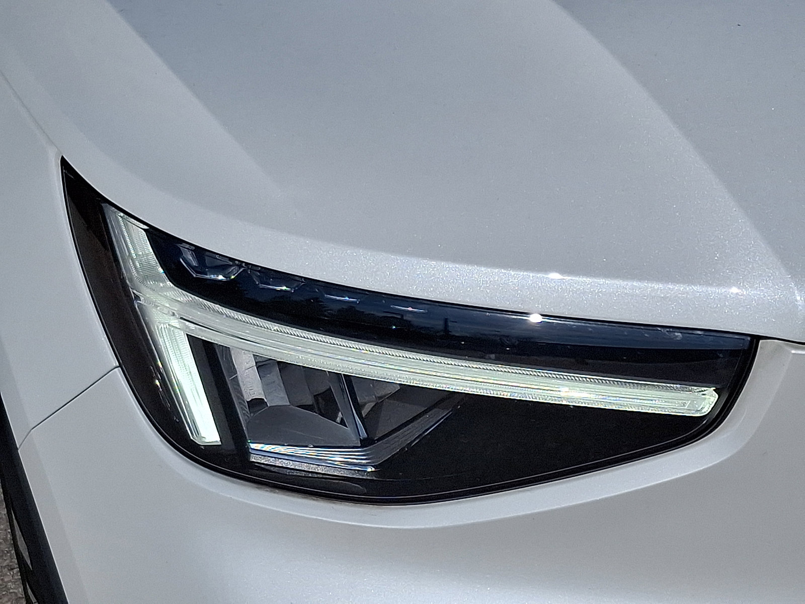 Used 2024 Volvo XC40 B5 Plus w/ Climate Package image 9