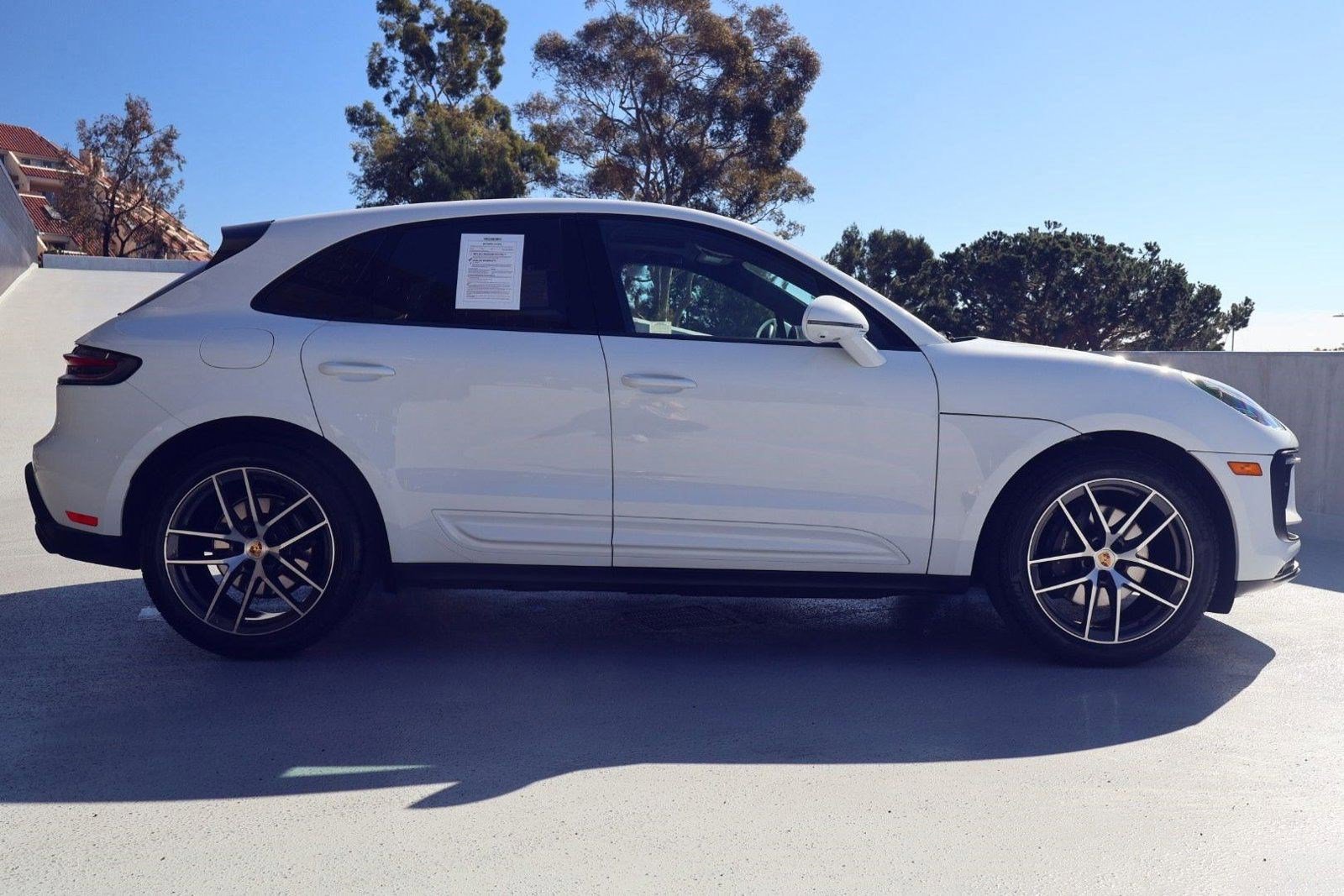 Certified 2025 Porsche Macan image 15