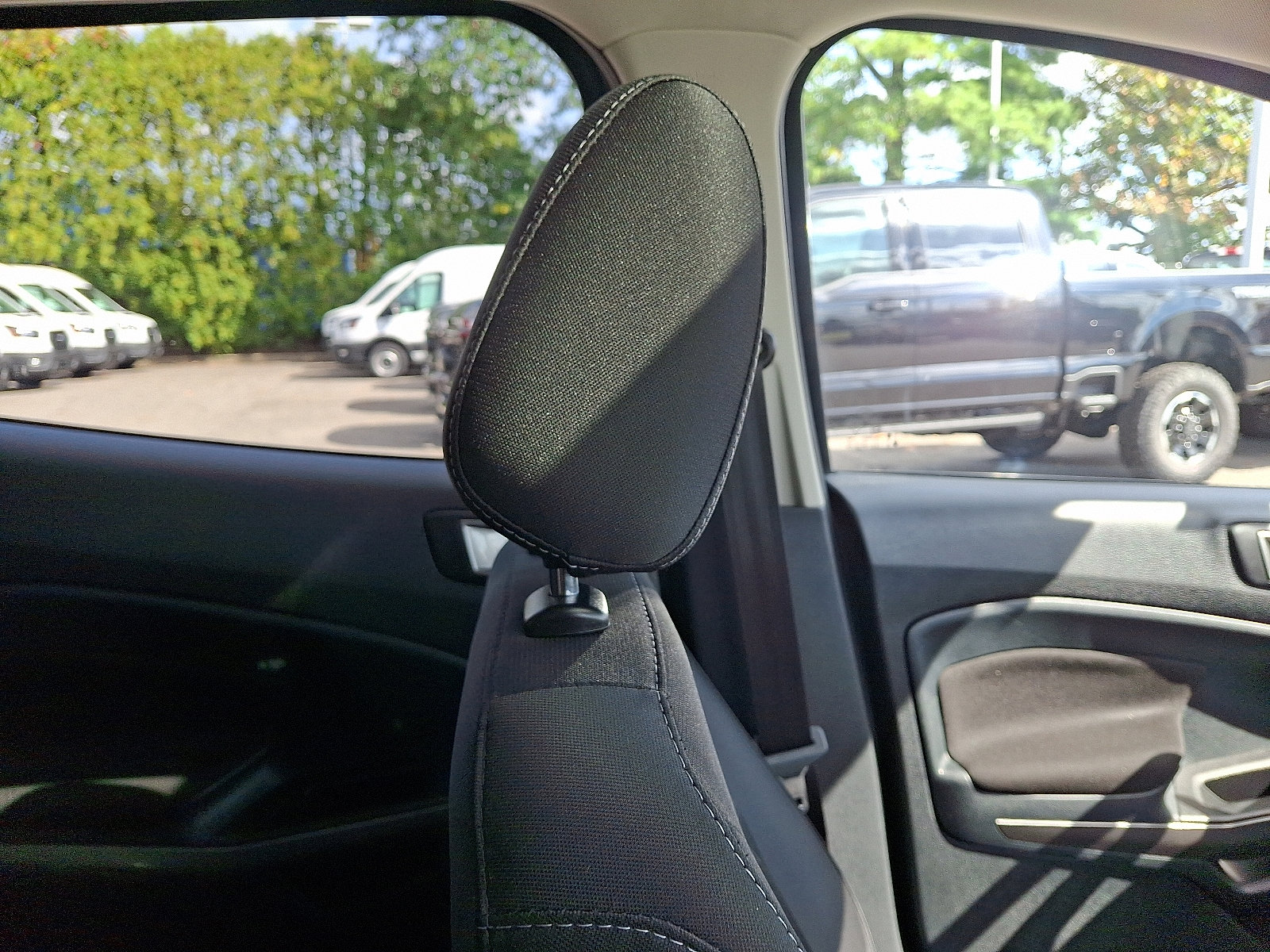 Certified 2022 Ford EcoSport SE image 13