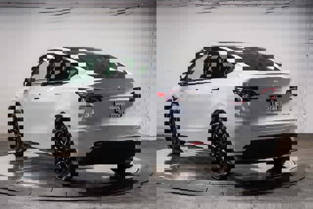 Used 2021 Tesla Model Y Long Range image 2