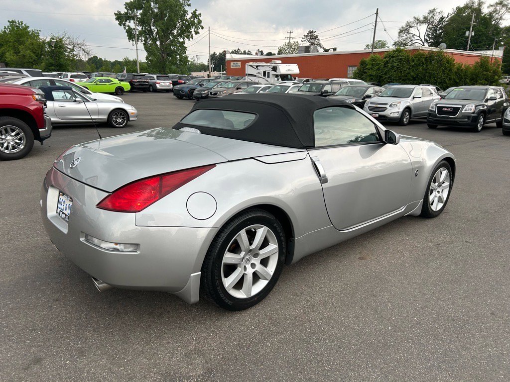 Used 2005 Nissan 350Z Touring image 22