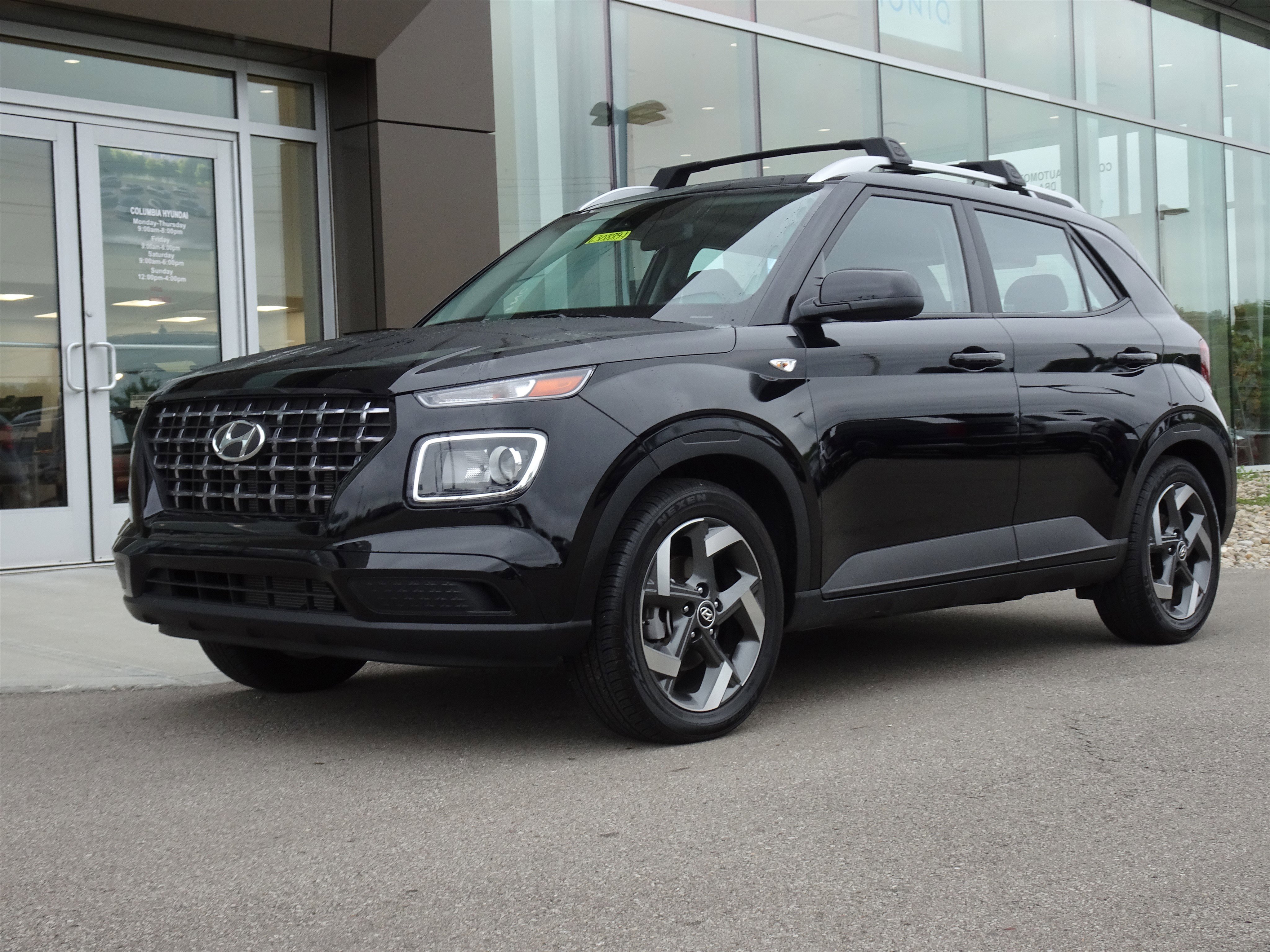 Used 2023 Hyundai Venue SEL FWD image 1
