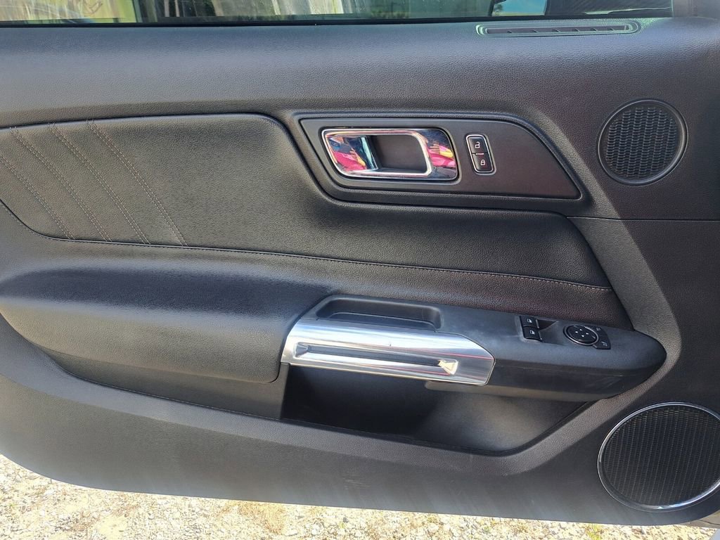 Used 2016 Ford Mustang Premium image 24