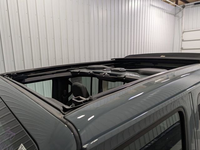 Used 2025 Jeep Wrangler Unlimited Sahara w/ Safety Group AWD/4WD image 8