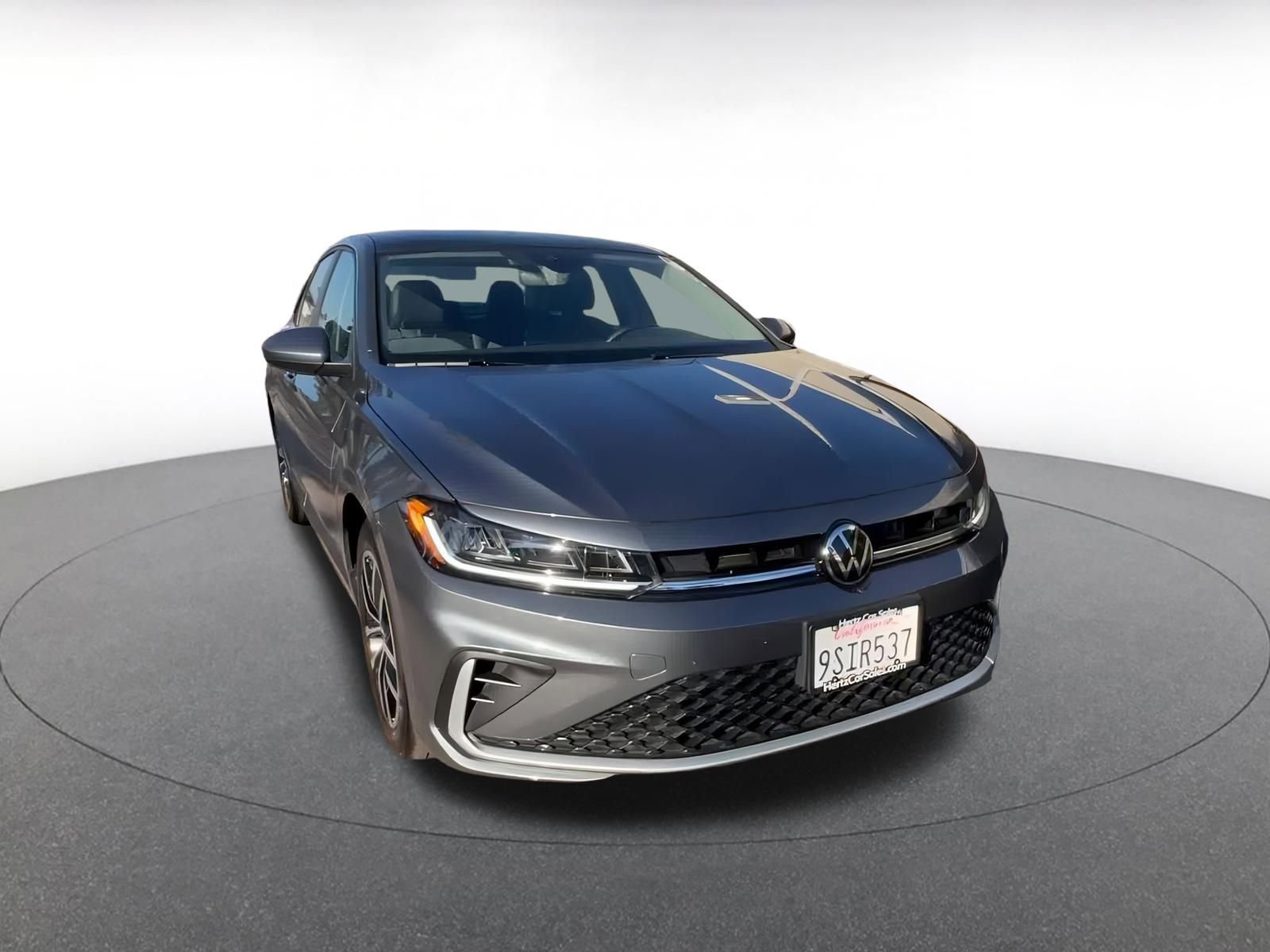 Used 2025 Volkswagen Jetta SE image 3