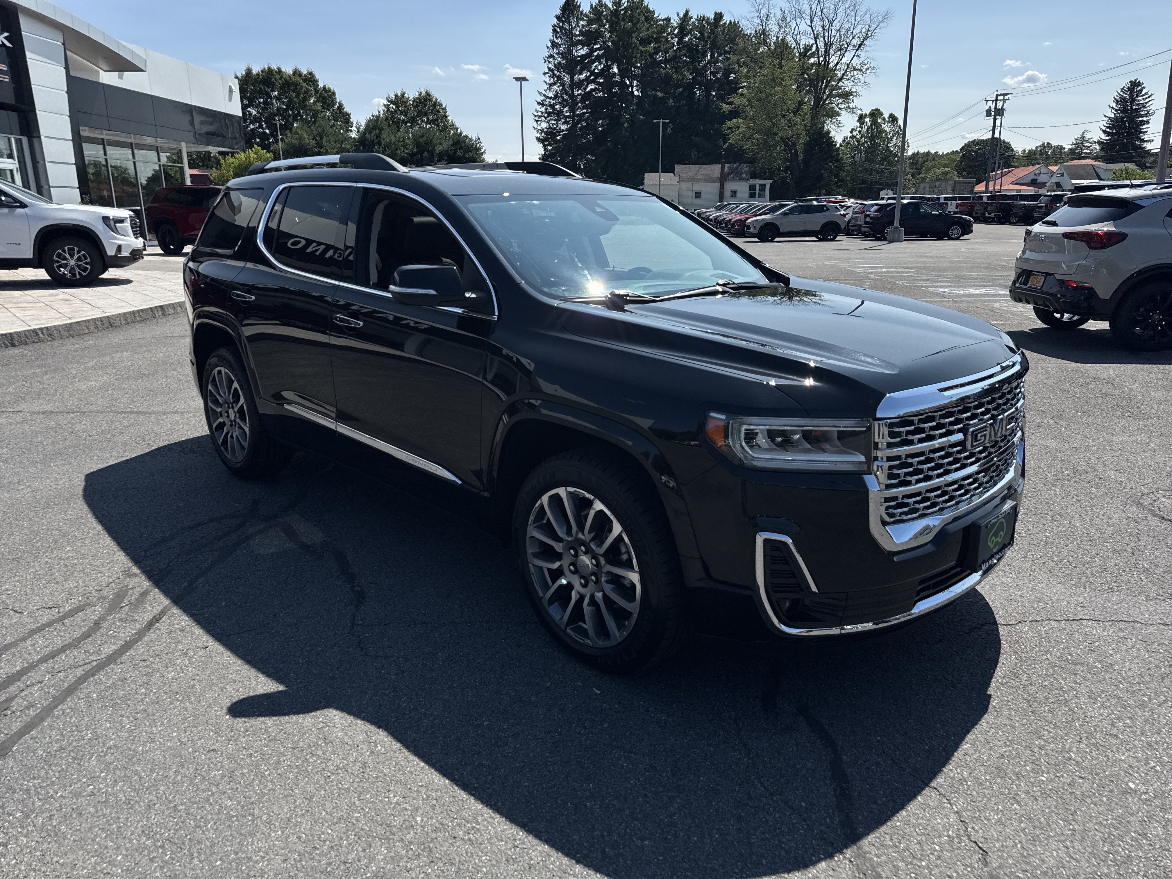 Certified 2022 GMC Acadia Denali w/ Denali Ultimate Package AWD/4WD image 8