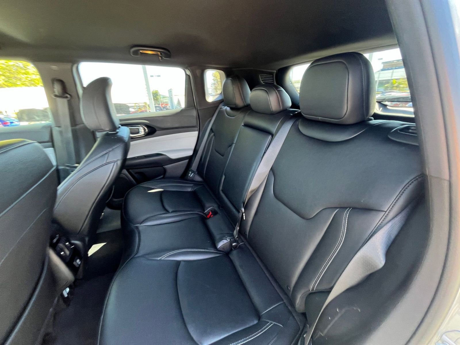 Used 2025 Jeep Compass Limited image 27