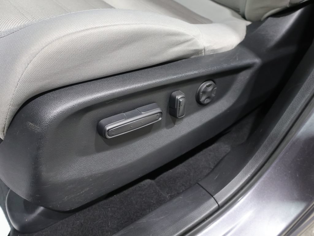 Used 2018 Honda CR-V EX image 12