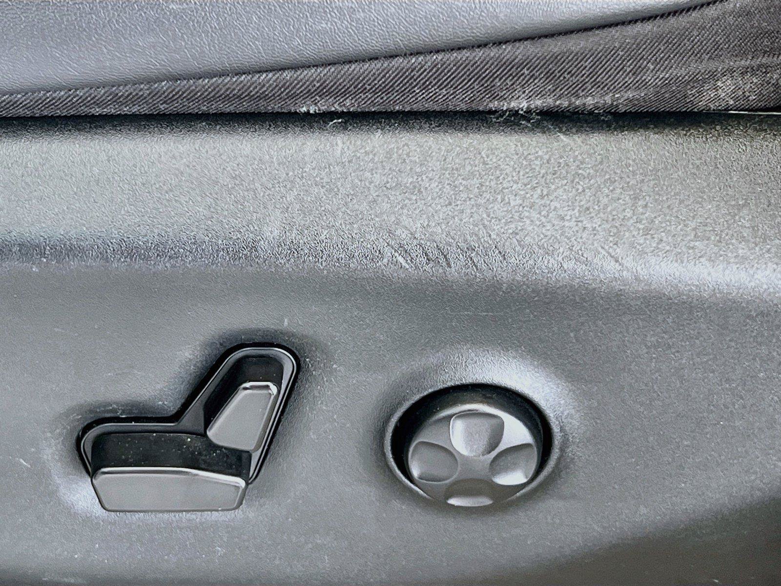 Used 2024 Chrysler Pacifica Touring-L FWD image 20