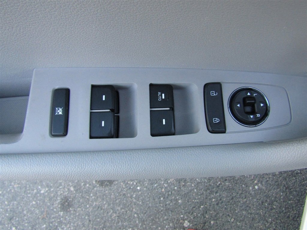 Used 2015 Hyundai Sonata SE image 16