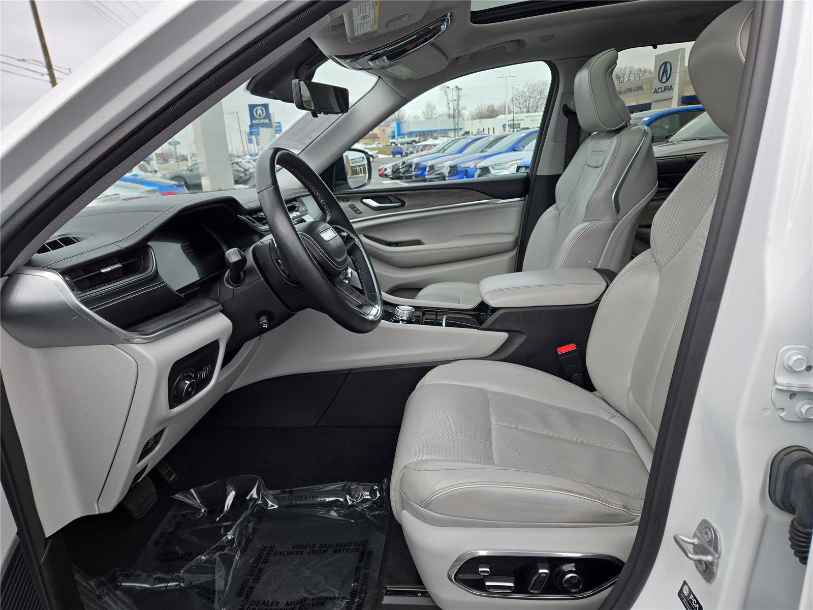 Used 2022 Jeep Grand Cherokee Overland w/ Luxury Tech Group IV image 20