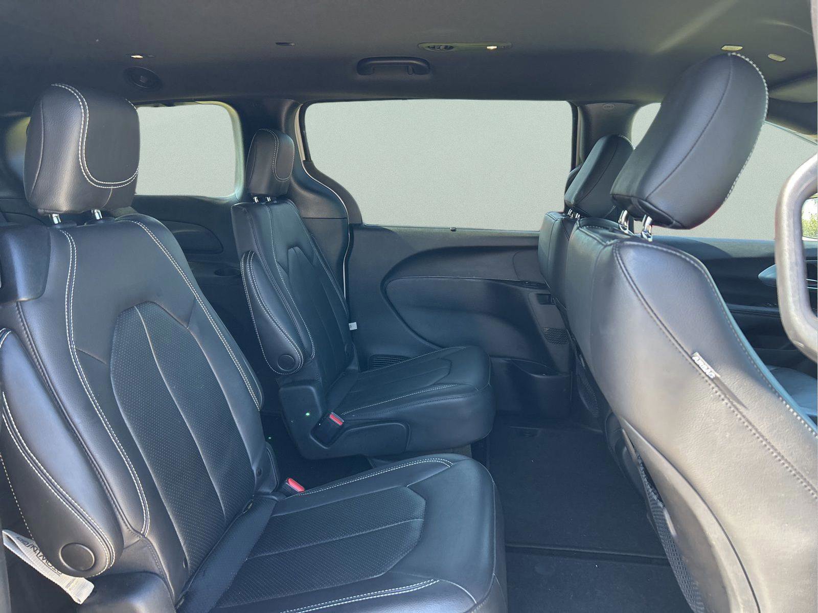 Certified 2021 Chrysler Pacifica Touring-L w/ S Appearance Package image 12