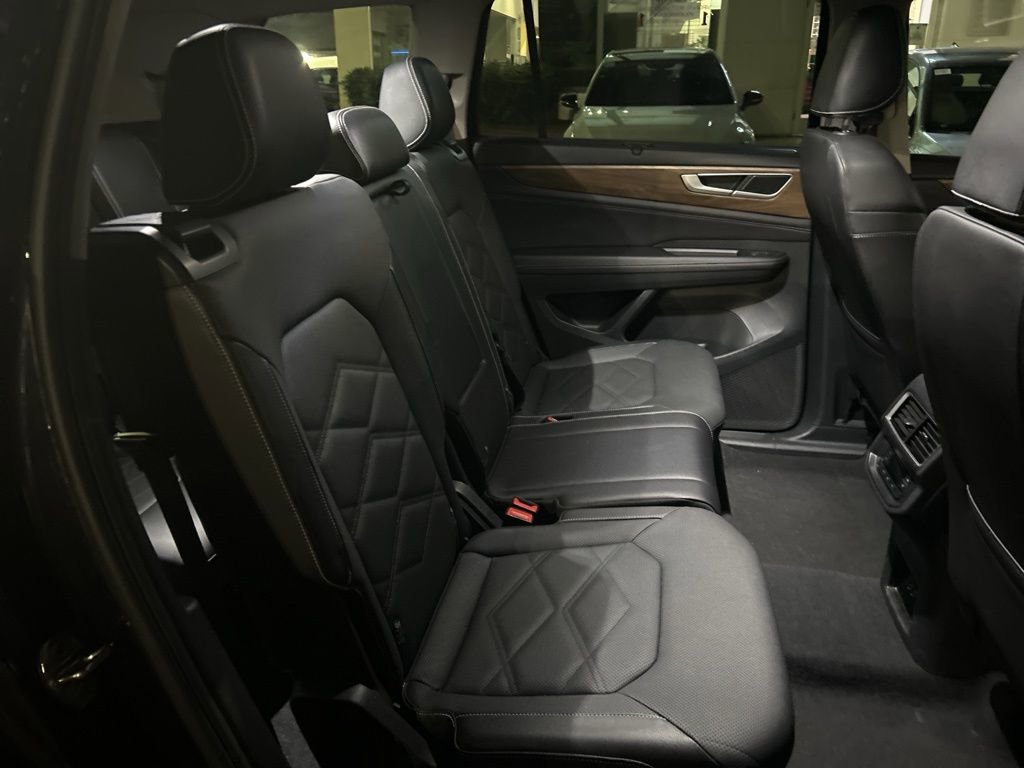 Used 2025 Volkswagen Atlas SE image 12