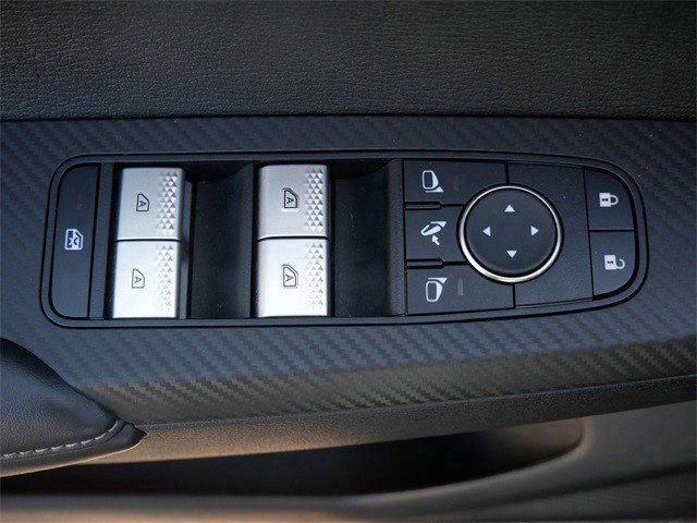 Used 2025 Mitsubishi Outlander SE image 18