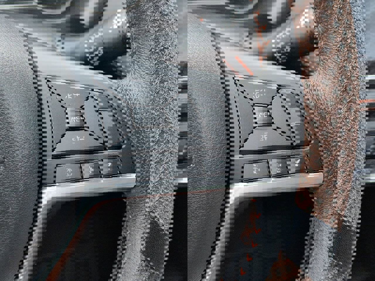 Used 2020 Nissan Kicks SR w/ SR Premium Package FWD image 13