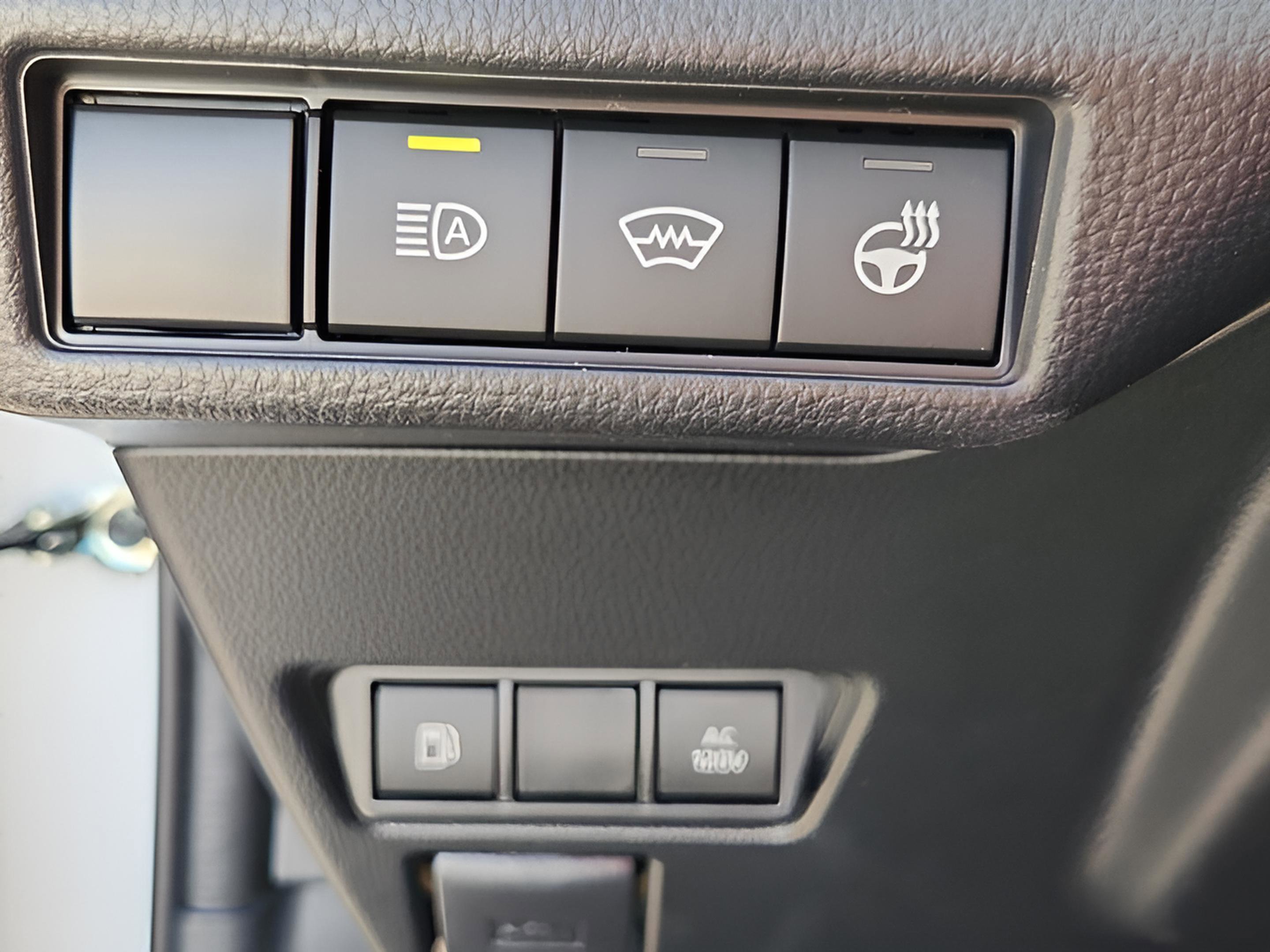 New 2026 Toyota Prius Plug-In Hybrid FWD image 25