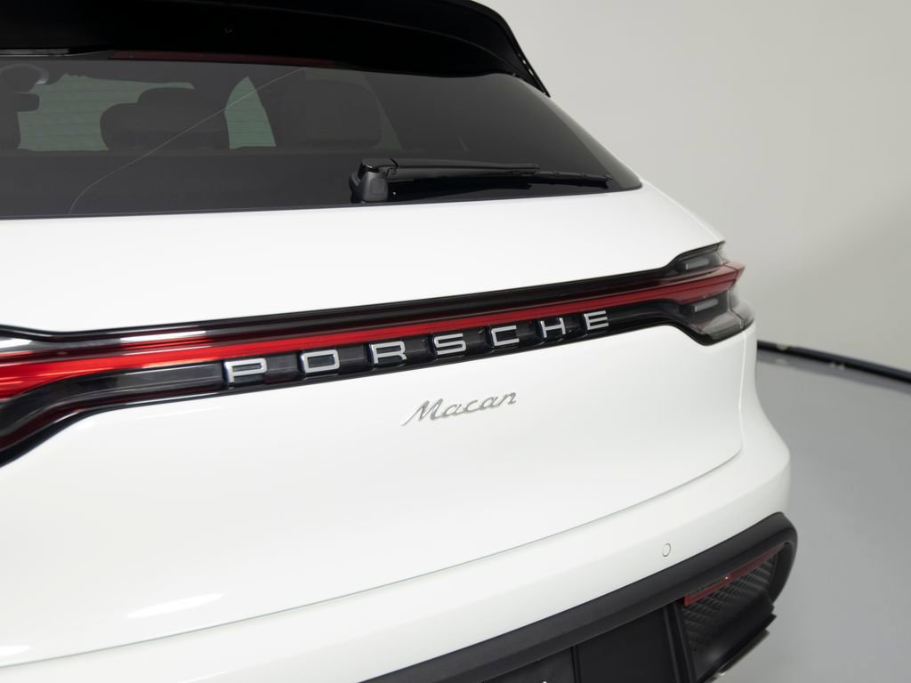 Certified 2025 Porsche Macan image 37