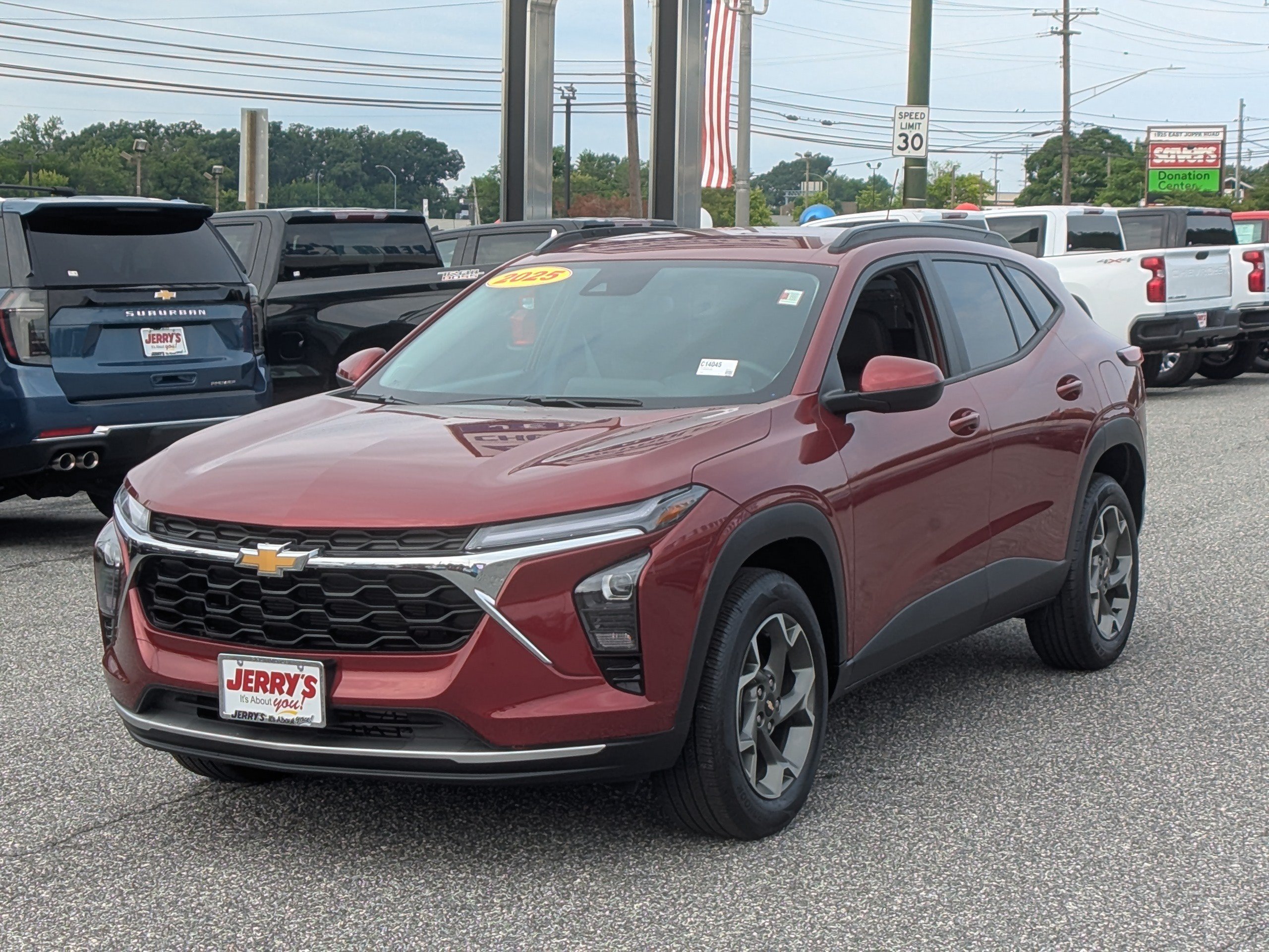 Used 2025 Chevrolet Trax LT w/ LT Convenience Package FWD image 4